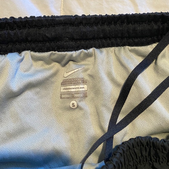 Nike running shorts - Picture 3 of 3